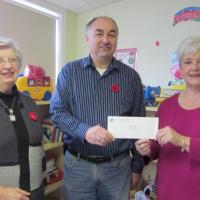 hazel-and-barbara-presenting-a-cheque-to-derek-winsor-program-director-of-bridges-to-hope-for-their-passion-for-projects-program