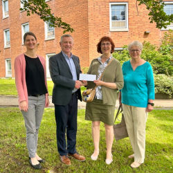 2023-CFUW-cheque-presentation